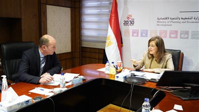 وزيرة التخطيط تستعرض مع وفد البنك الأوروبي لإعادة الإعمار عددًا من المشروعات الرئيسية 