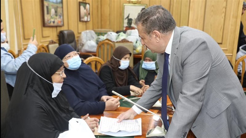 محافظ المنوفية مع