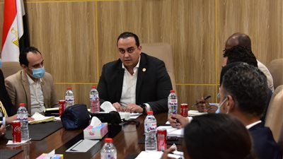 الرعاية الصحية: تقييم مديري الإدارات والمستشفيات بناء على مؤشرات الأداء واستطلاع الآراء 