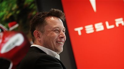هبوط أسهم تسلا بعد إعلان استحواذ ماسك على تويتر