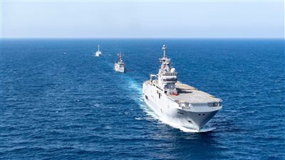 القوات البحرية المصرية والفرنسية تنفذان تدريبًا بحريًا عابرًا بنطاق قاعدة برنيس البحرية