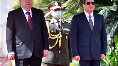 مباحثات مصرية طاجيكستانية بقصر الاتحادية.. الرئيسان يتوافقان بشأن أهمية استثمار الإمكانات التي تتمتع بها البلدان لتعزيز التعاون الاقتصادي والتبادل التجاري بينهما