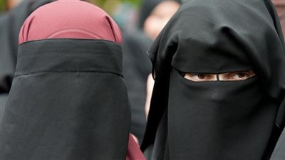 فقه السلفية.. حكم خروج المرأة لصلاة التراويح في المساجد 