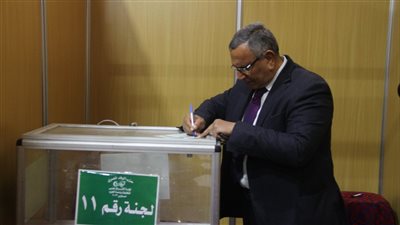 عبد السند يمامة يدلي بصوته في انتخابات رئاسة الوفد