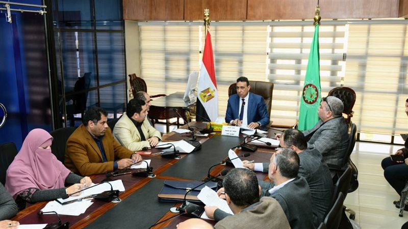 جانب من اجتماع محافظة