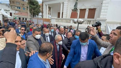 أبو شقة يصل مقار الاقتراع للإدلاء بصوته في انتخابات رئاسة الوفد | صور 