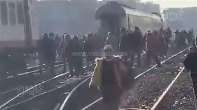 خروج عربة قطار عن القضبان في طنطا | فيديو وصور 