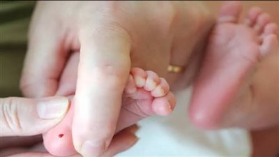 كيف يتم تشخيص أمراض التمثيل الغذائي للأطفال؟.. استشاري يجيب 