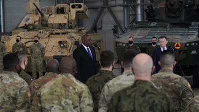 القوات الأمريكية تقترب من الصراع في أوكرانيا ونفالني يدعو للتظاهر ضد الحرب