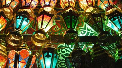 كيف تغلب مصنعو الفوانيس على ارتفاع أسعار الألومنيوم والنحاس