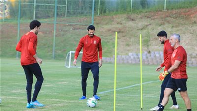 الأهلي يعود لفندق الإقامة عقب انتهاء المران الختامي لمباراة صن داونز