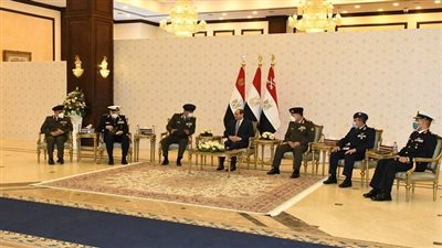 تفاصيل اجتماع السيسي بقادة القوات المسلحة اليوم.. صور 