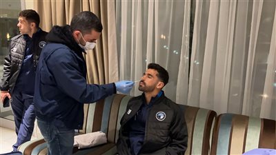 بعثة بيراميدز تخضع لمسحة كورونا قبل مواجهة الصفاقسي | صور