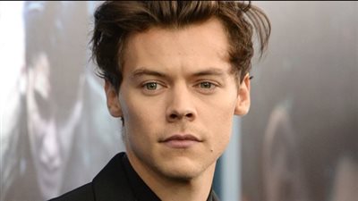 موقف محرج لـ هاري ستايلز بسبب هاتف روزاليا 