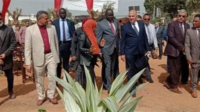 عبد العاطي ووزير الرى جنوب السودانى يفتتحان معرض زهور الربيع بالقناطر الخيرية