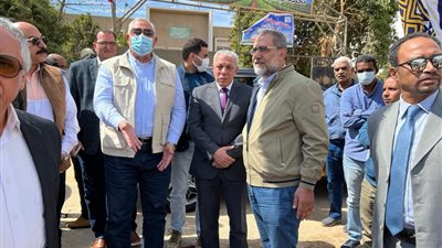 وزير الزراعة ومحافظ أسوان يتفقدان أول محطة لإنتاج شتلات قصب السكر بكوم أمبو 