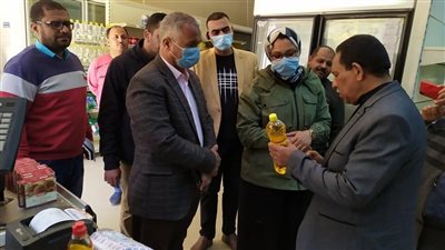نائب محافظ الوادي الجديد تتابع توفير السلع الغذائية والخضراوات بأسعار مخفضة