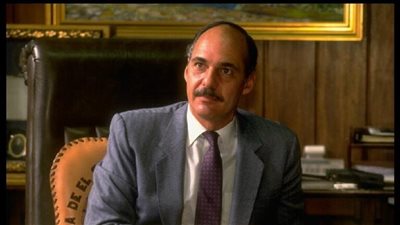 صدور مذكرة توقيف بحق رئيس السلفادور الأسبق