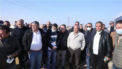 وزير النقل يتفقد مسار الخط الثاني للقطار الكهربائي السريع