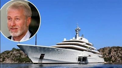  صاحب نادي تشيلسي.. يخت الملياردير الروسي أبراموفيتش يرسو قبالة مونتينيجرو
