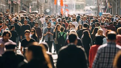 تفسير حلم حشد من الناس في المنام وعلاقته بالراحة والاستقرار وتيسير الأمور