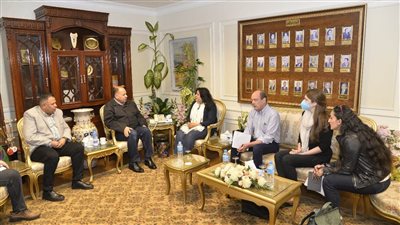 محافظ أسيوط يلتقي وفد مؤسسة ساويرس للتنمية لدعم برنامج 