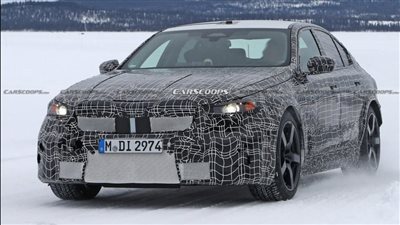 صور مسربة لـ بي إم دبليو M5 2024 تظهر شارات المحرك الهجين