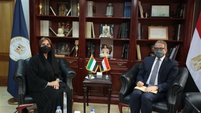 السياحة تبحث تنظيم معارض مؤقتة للآثار المصرية بالإمارات