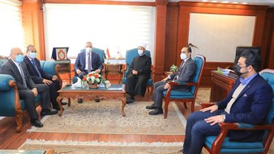 محافظ سوهاج يستقبل مستشار الرئيس للشئون الدينية