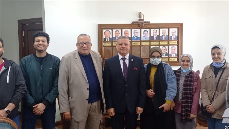 جانب من اعضاء القافلة