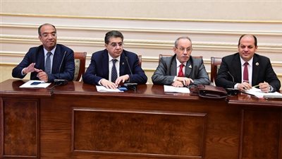  صحة الشيوخ تناقش ملف زيادة الصادرات الدوائية والمكملات الغذائية