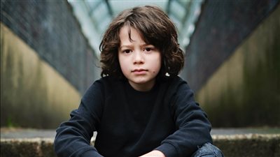 وصول وودي نورمان أصغر مرشح لجوائز BAFTA إلى مقر الحفل