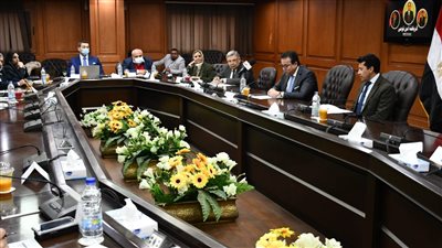 وزيرا الرياضة والتعليم والعالي يبحثان استضافة مصر لبطولة العالم للجامعات للإسكواش