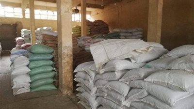 ضبط 30 طن دقيق مدعم و10 أطنان ردة في مخزن سري بكرداسة | صور