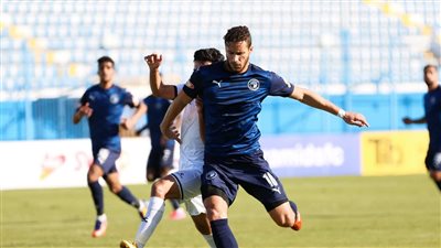 رمضان صبحي يغادر مباراة بيراميدز والصفاقسي التونسي باكيا 