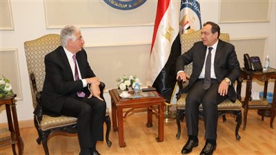 وزير البترول يبحث مع رئيس المؤسسة الدولية الإسلامية لتمويل التجارة برامج التمويل للعام الحالي