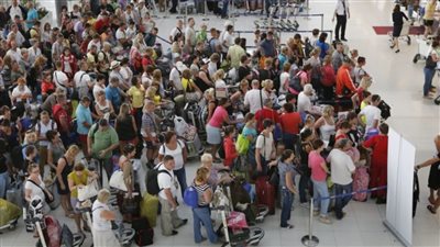 عالقون بلا أموال.. السياح الروس بإندونيسيا في مأزق بسبب العقوبات