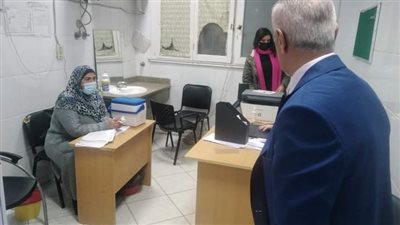وكيل وزارة الصحة بالإسكندرية يتفقد مراكز تطعيمات كورونا