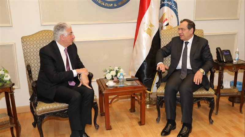 وزير البترول مع رئيس