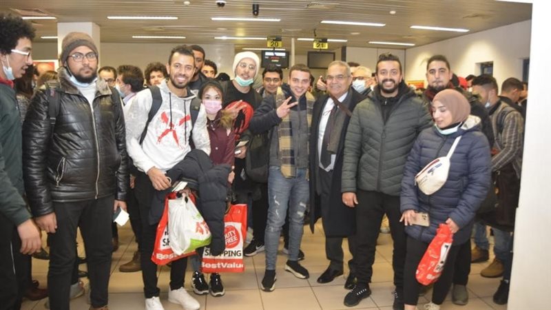 الطلاب العائدين من