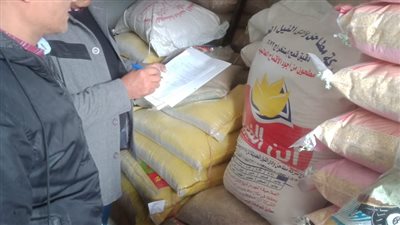 ضبط سلع غذائية مجهولة المصدر بالعامرية في الإسكندرية