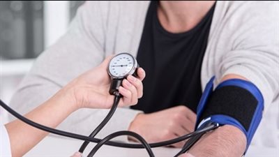يموت بسببه 300 مريض يوميا في مصر.. 7 نصائح تنقذ حياتك من خطر ضغط الدم المرتفع