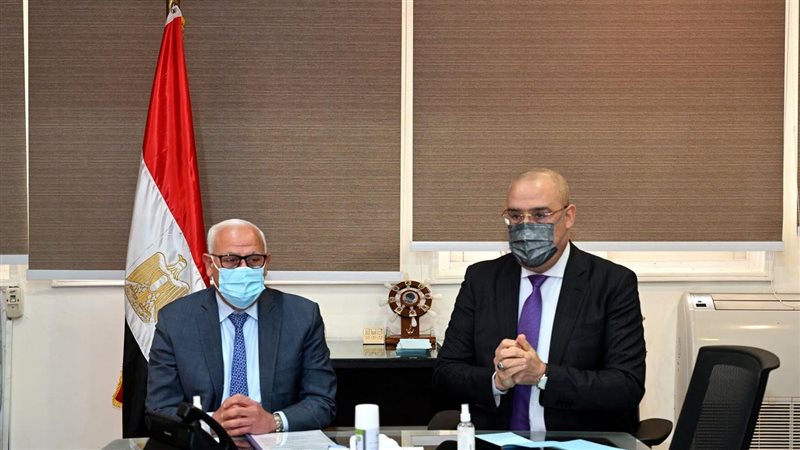 وزير الإسكان ومحافظ