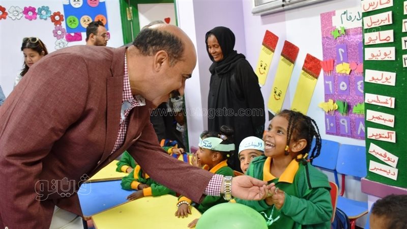 محافظ أسوان اللواء