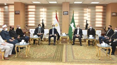 محافظ الشرقية يلتقي مسئولي قطاع الرعاية الأولية والمتكاملة بوزارة الصحة 