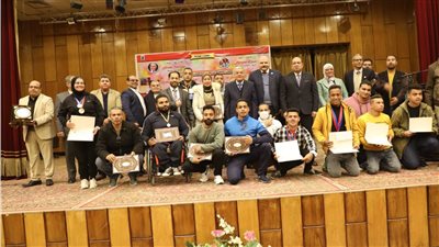 محافظ المنيا يكرم 100 شاب وفتاة من الرياضيين المتميزين وأصحاب الهمم