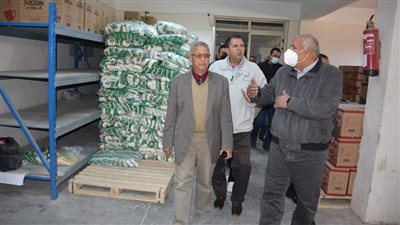 محافظ الوادى الجديد يتفقد منافذ بيع السلع الغذائية