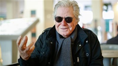 أخبار الفن اليوم: حسين فهمي رئيسا لمهرجان القاهرة السينمائي..وسعر صادم لإطلالة ويجز بالسعودية