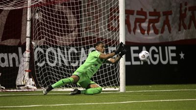 غرائب كرة القدم.. حارس يرفض التصدي لركلة جزاء بدوري هندوارس |فيديو