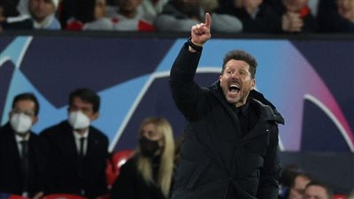 سيميوني يتحدث عن المقارنة بين ليفاندوفسكي وألفاريز وتألقه نجله مع أتلتيكو 